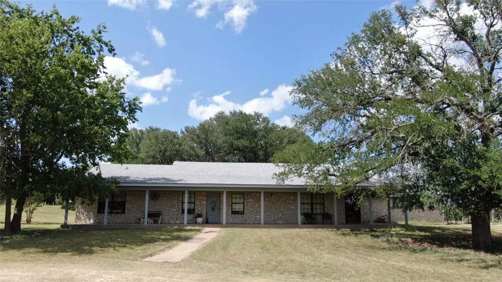 10047 E State Highway 36 Jonesboro, TX 76538