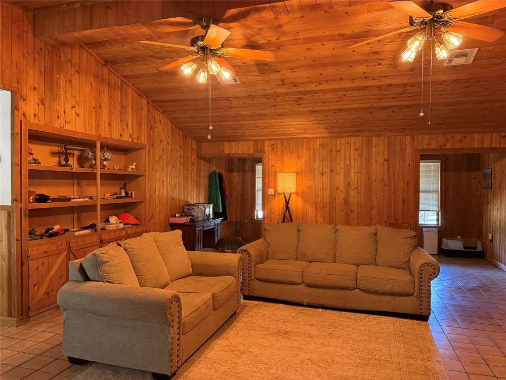 10047 E State Highway 36 Jonesboro, TX 76538
