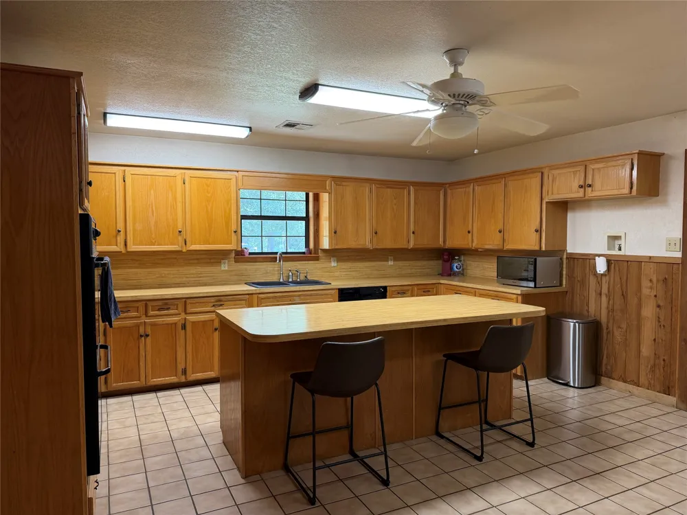10047 E State Highway 36 Jonesboro, TX 76538