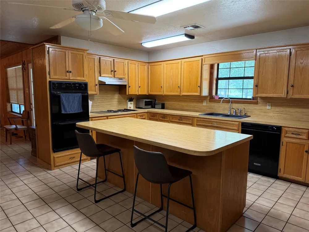 10047 E State Highway 36 Jonesboro, TX 76538