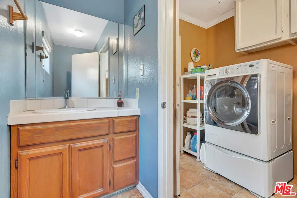 448 W 64th Street Inglewood, CA 90302