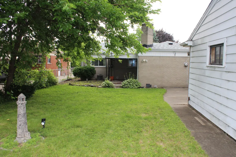 11717 Tecumseh Avenue Redford, MI 48239