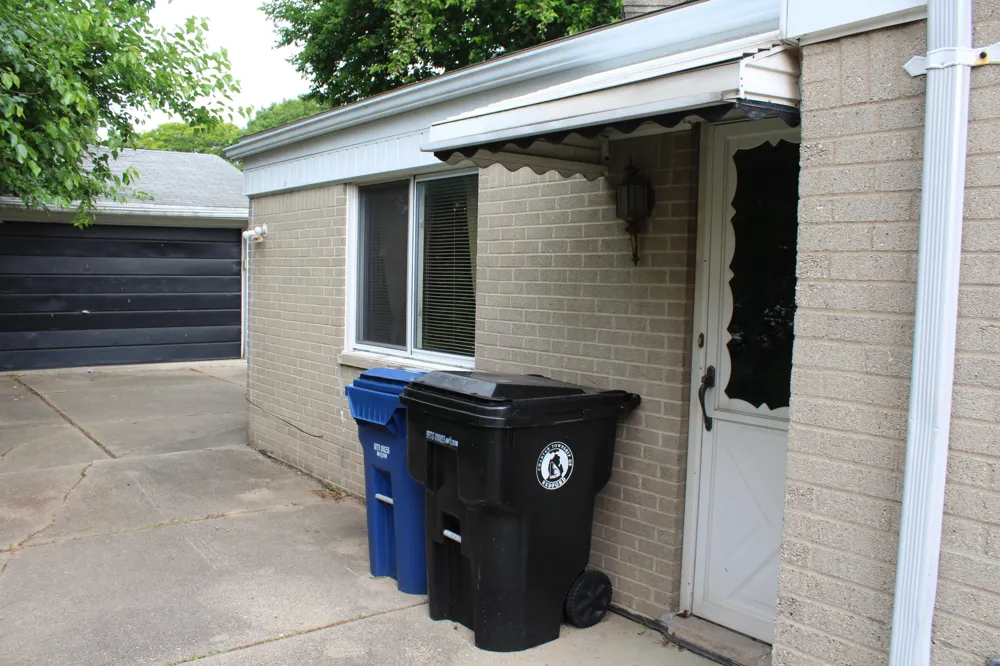 11717 Tecumseh Avenue Redford, MI 48239