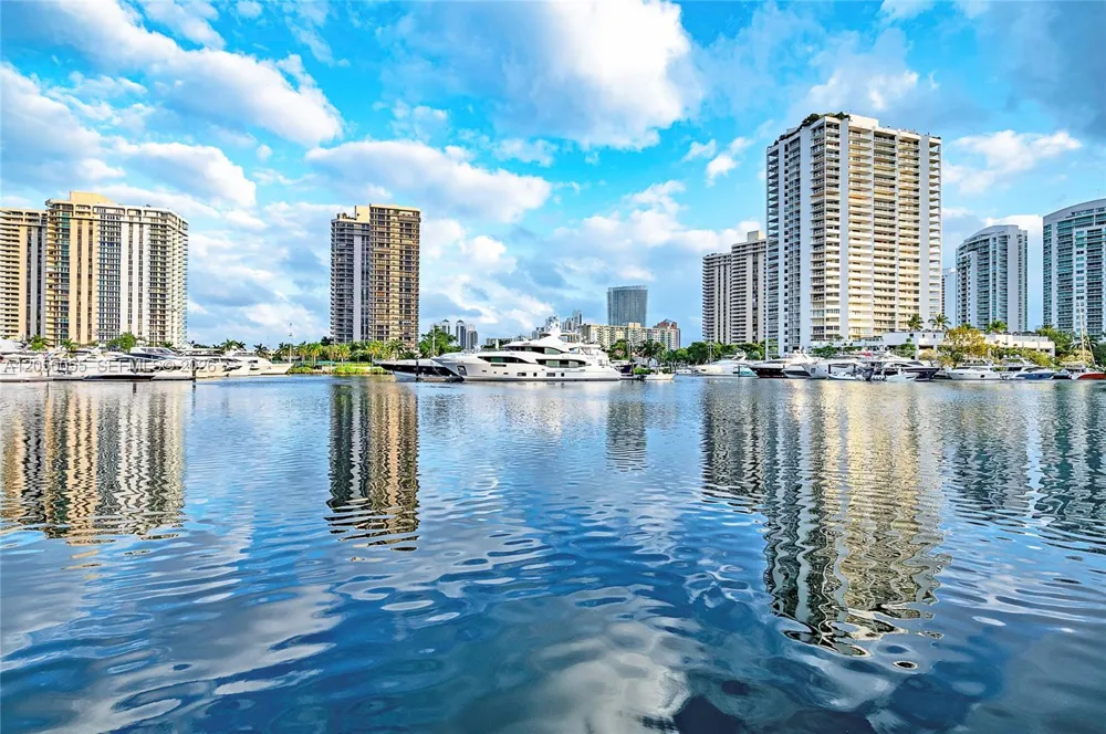 19555 E Country Club Dr #8405 Aventura, FL 33180