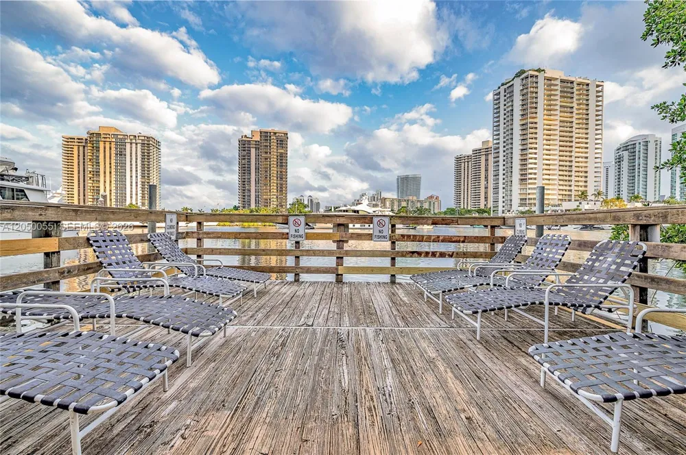 19555 E Country Club Dr #8405 Aventura, FL 33180
