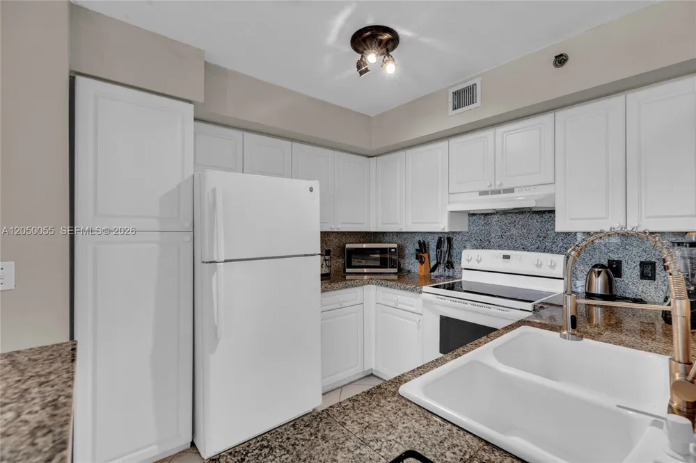 19555 E Country Club Dr #8405 Aventura, FL 33180