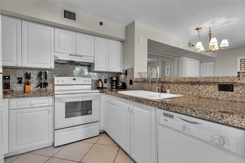 19555 E Country Club Dr #8405 Aventura, FL 33180