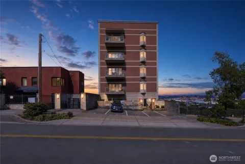 207 Broadway #200