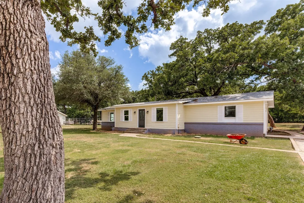 3074 W Highway 114 Paradise, TX 76073