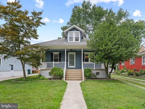 327 W KINGS HIGHWAY