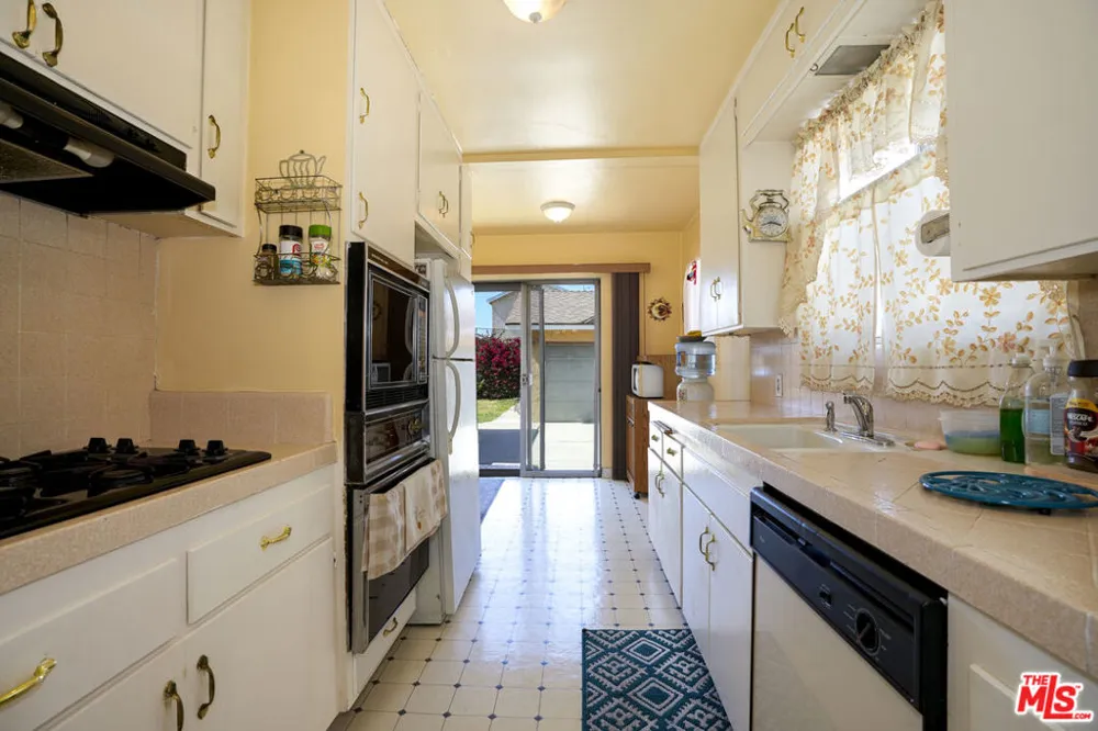 4831 W 121st Street Hawthorne, CA 90250