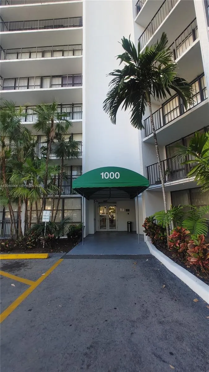 1000 Parkview Dr #125 Hallandale Beach, FL 33009