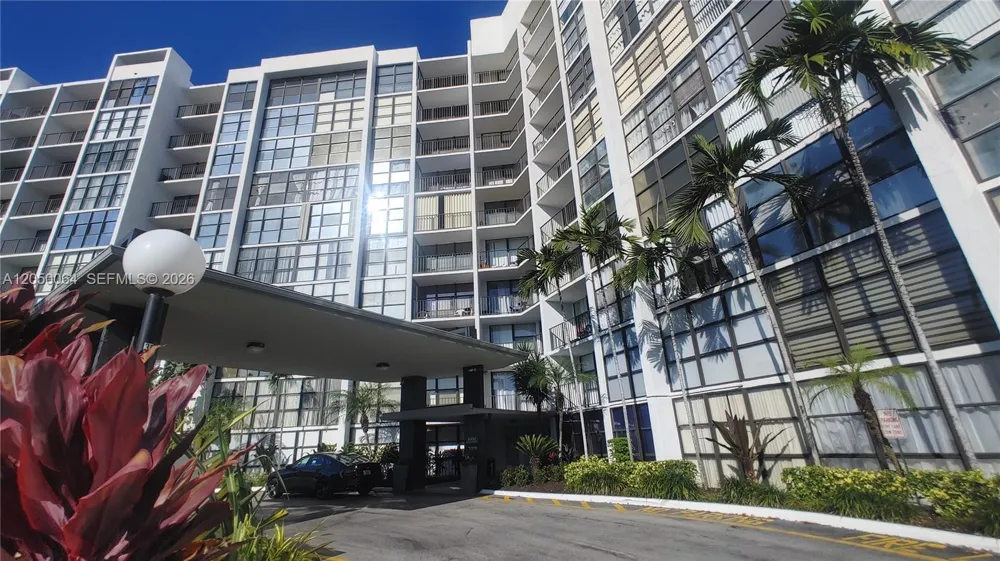 1000 Parkview Dr #125 Hallandale Beach, FL 33009