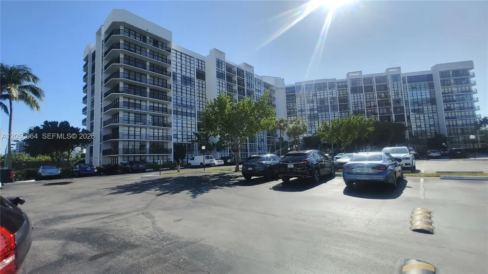 1000 Parkview Dr #125 Hallandale Beach, FL 33009