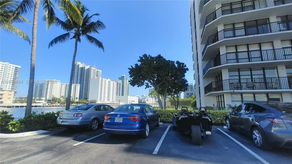 1000 Parkview Dr #125 Hallandale Beach, FL 33009