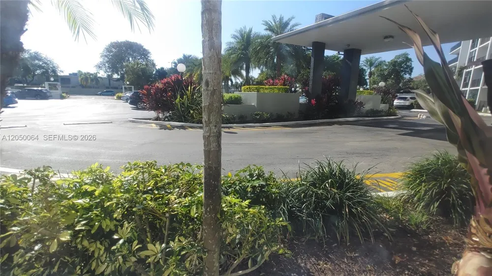 1000 Parkview Dr #125 Hallandale Beach, FL 33009