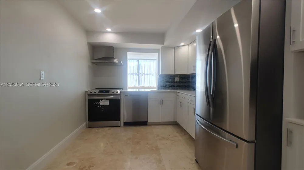1000 Parkview Dr #125 Hallandale Beach, FL 33009