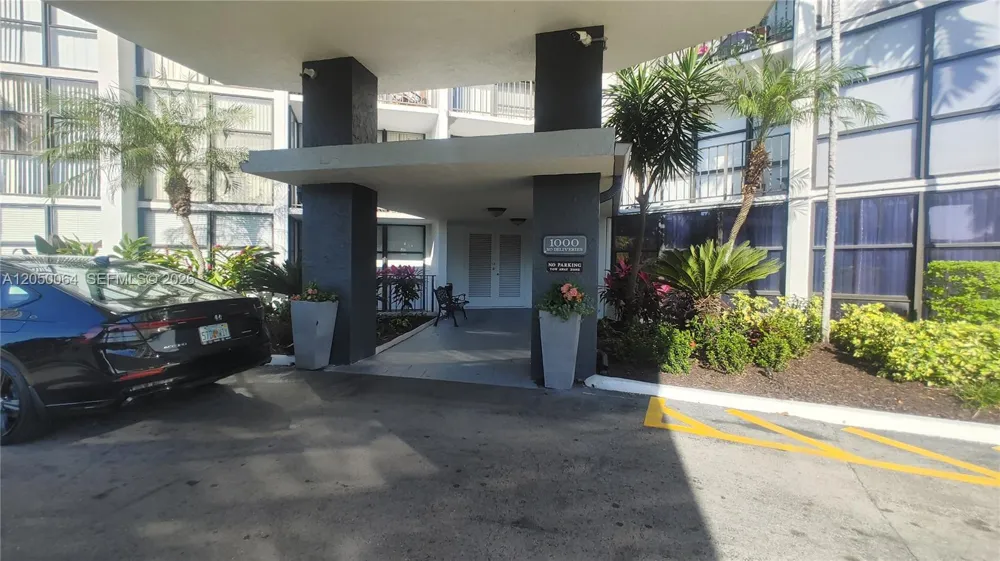 1000 Parkview Dr #125 Hallandale Beach, FL 33009