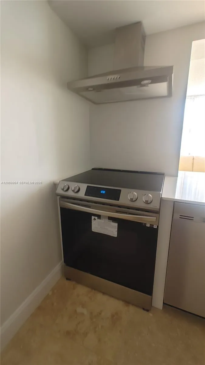 1000 Parkview Dr #125 Hallandale Beach, FL 33009