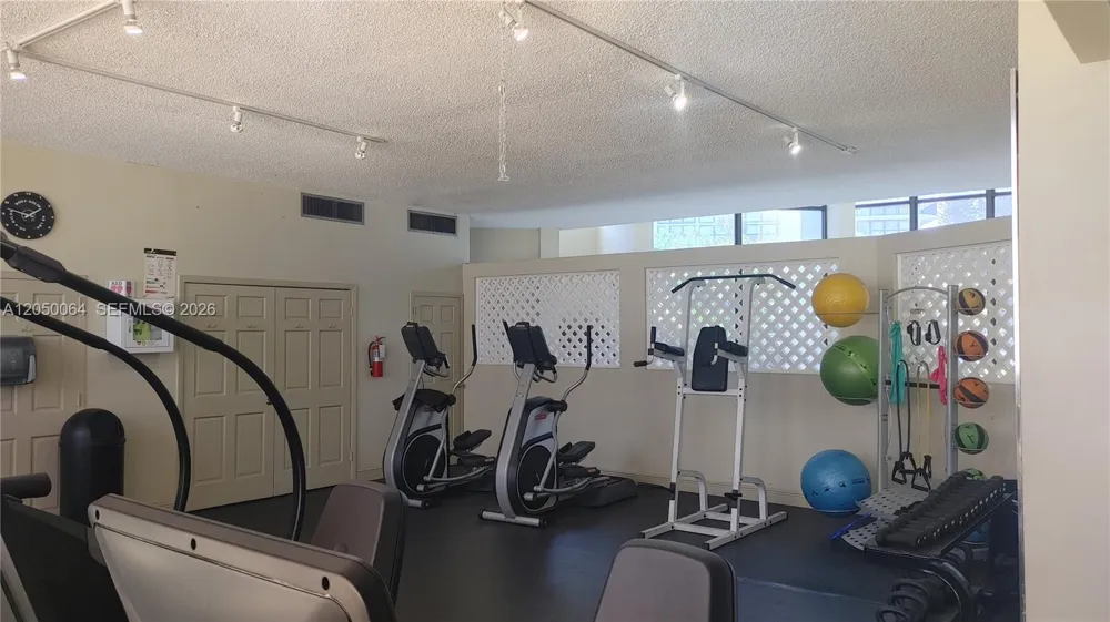 1000 Parkview Dr #125 Hallandale Beach, FL 33009