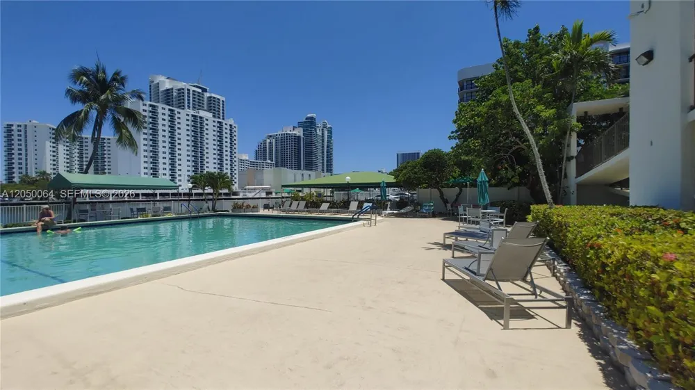 1000 Parkview Dr #125 Hallandale Beach, FL 33009
