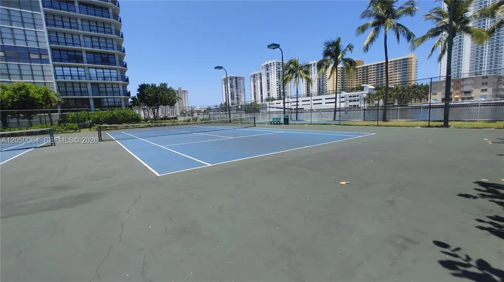 1000 Parkview Dr #125 Hallandale Beach, FL 33009