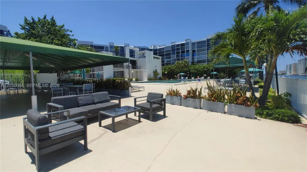 1000 Parkview Dr #125 Hallandale Beach, FL 33009