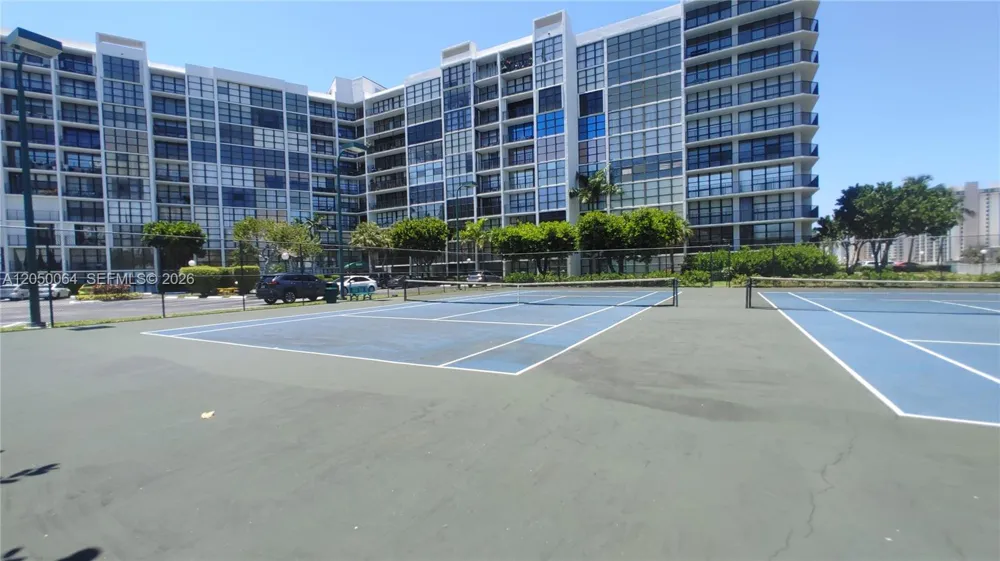 1000 Parkview Dr #125 Hallandale Beach, FL 33009