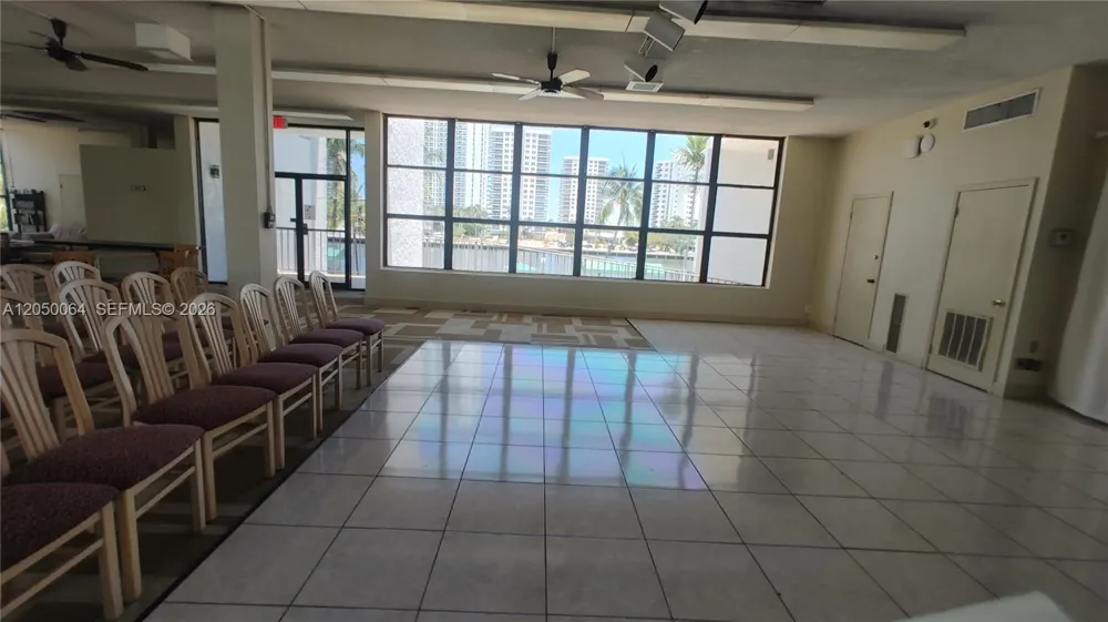 1000 Parkview Dr #125 Hallandale Beach, FL 33009