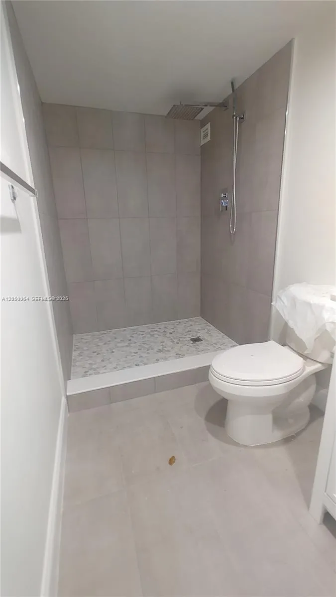 1000 Parkview Dr #125 Hallandale Beach, FL 33009