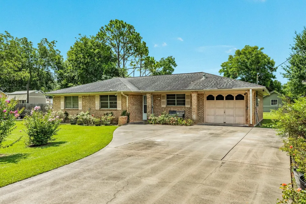 409 Red Oak Street Brazoria, TX 77422