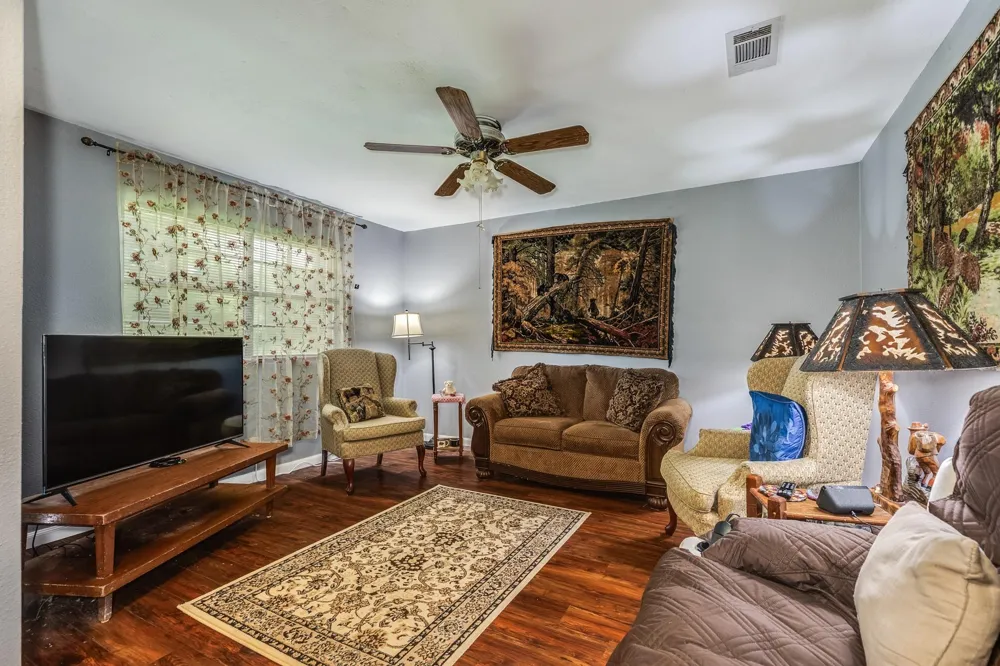 409 Red Oak Street Brazoria, TX 77422