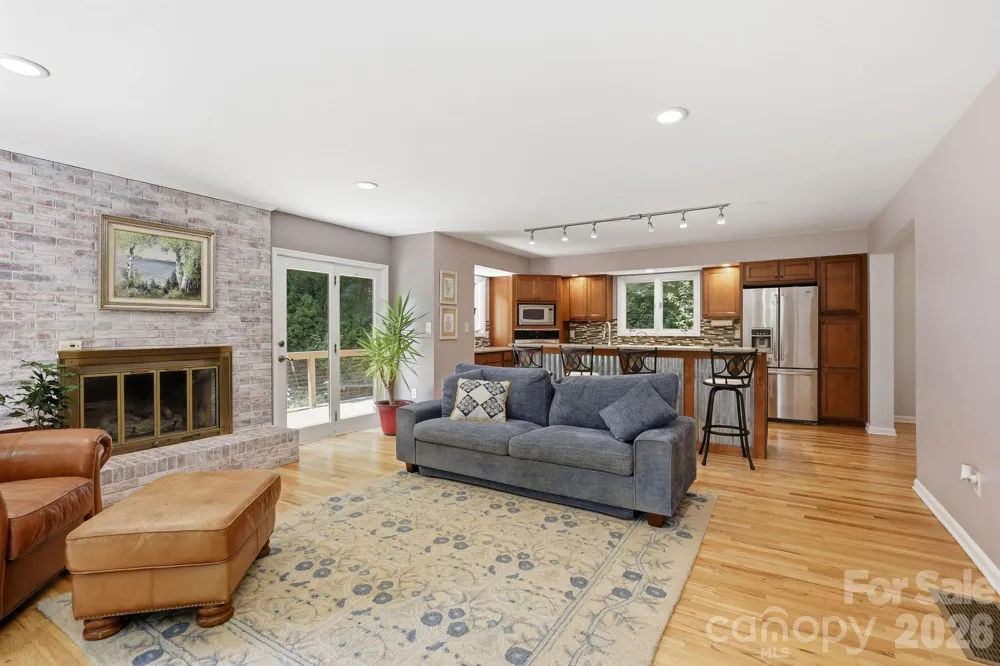 202 Riva Ridge Drive Fairview, NC 28730