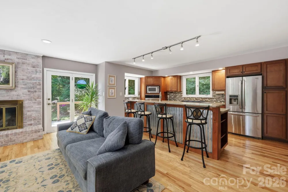 202 Riva Ridge Drive Fairview, NC 28730
