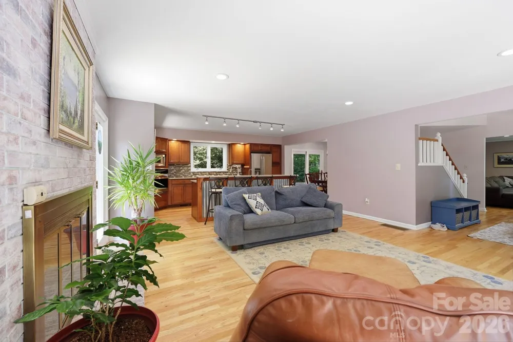 202 Riva Ridge Drive Fairview, NC 28730