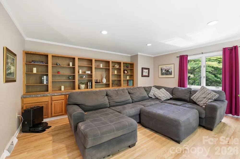 202 Riva Ridge Drive Fairview, NC 28730