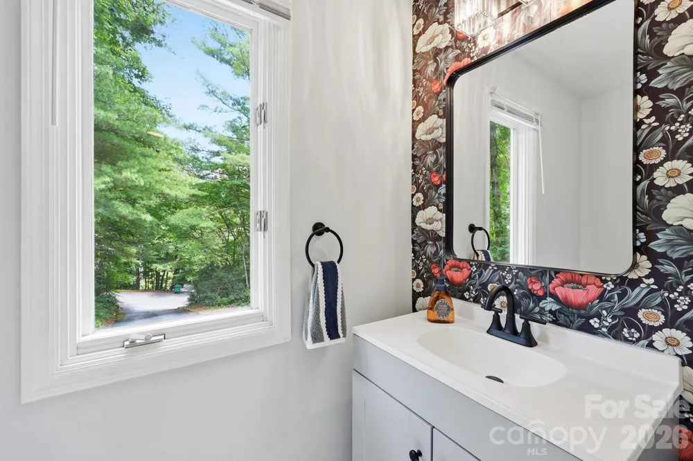 202 Riva Ridge Drive Fairview, NC 28730
