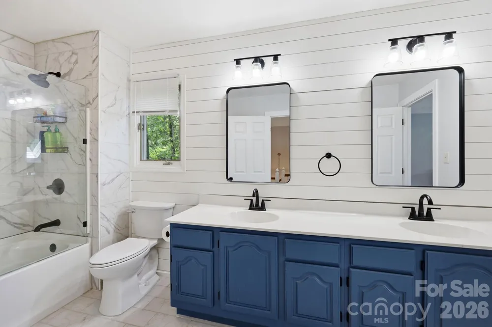 202 Riva Ridge Drive Fairview, NC 28730