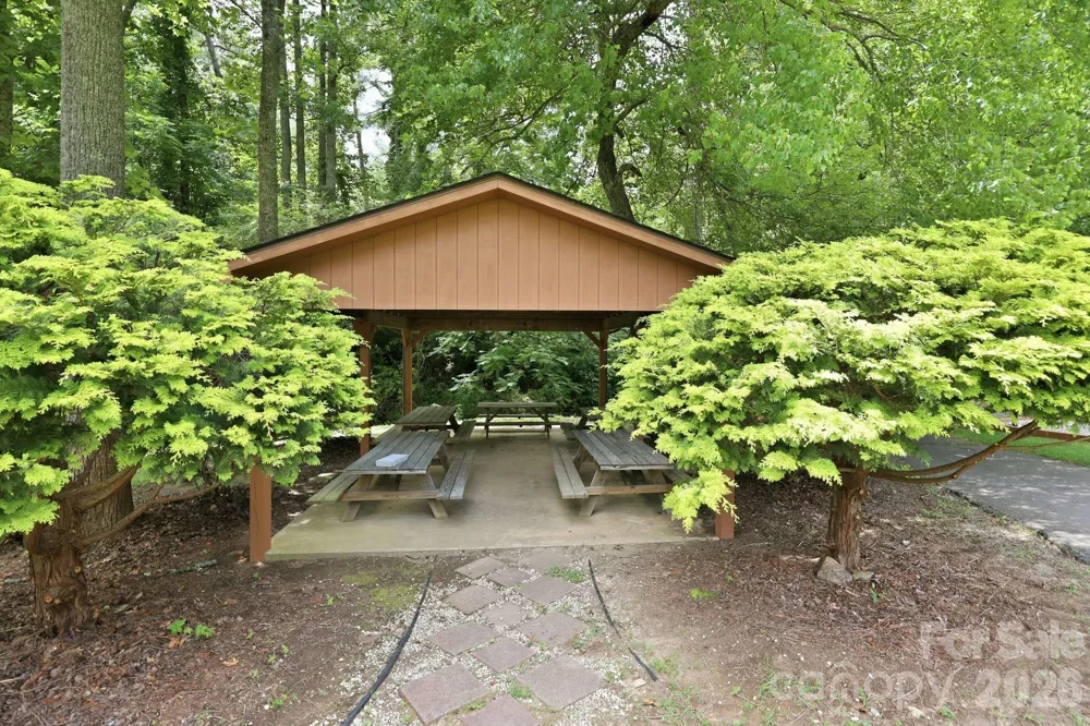 202 Riva Ridge Drive Fairview, NC 28730