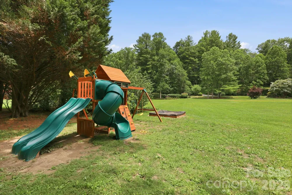 202 Riva Ridge Drive Fairview, NC 28730