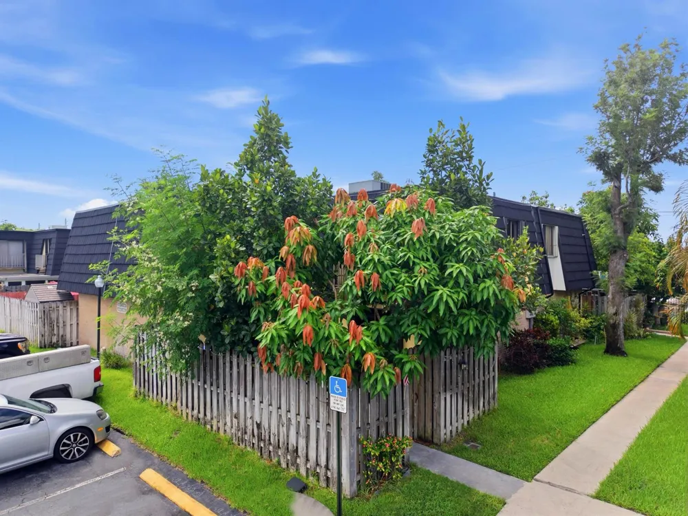 105 Woodland Road Palm Springs, FL 33461