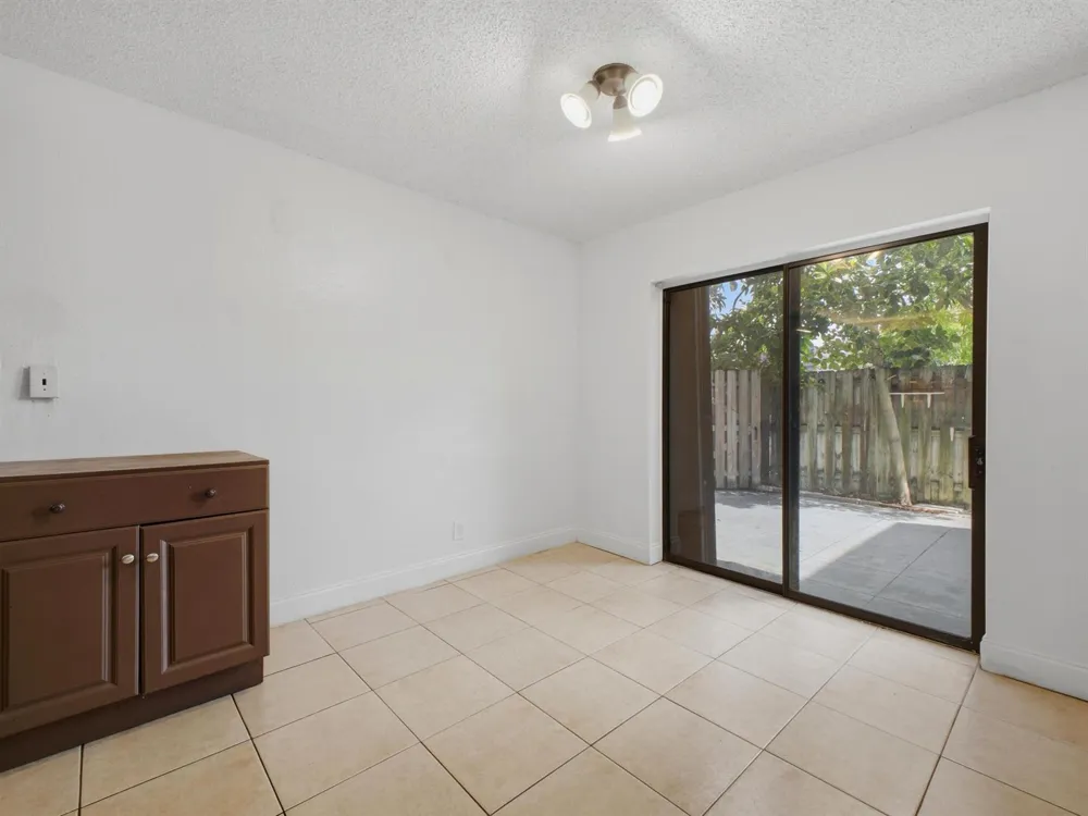105 Woodland Road Palm Springs, FL 33461