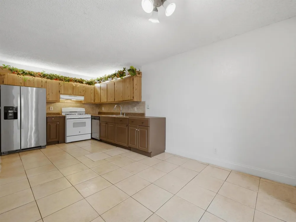 105 Woodland Road Palm Springs, FL 33461