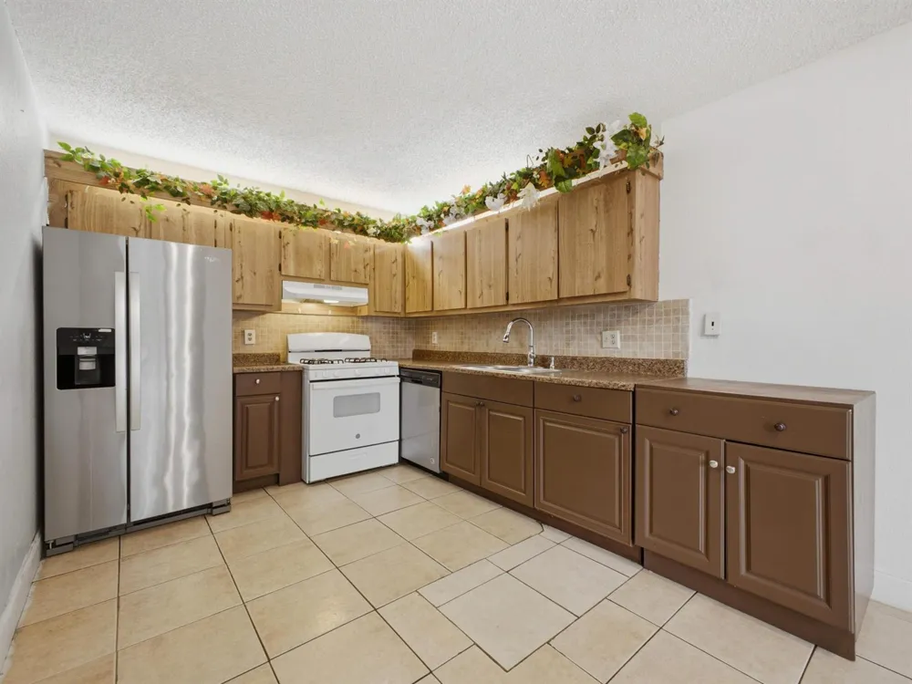 105 Woodland Road Palm Springs, FL 33461