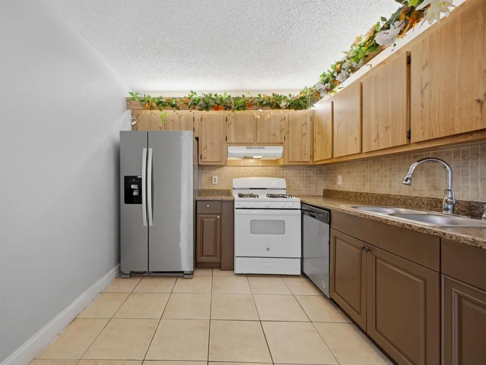 105 Woodland Road Palm Springs, FL 33461