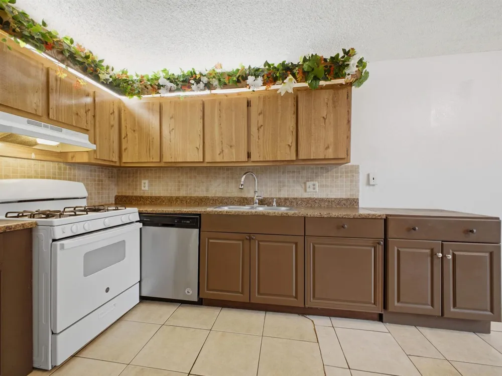 105 Woodland Road Palm Springs, FL 33461