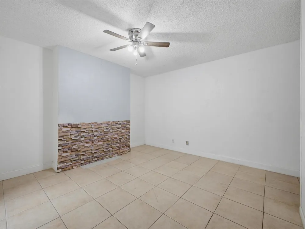 105 Woodland Road Palm Springs, FL 33461