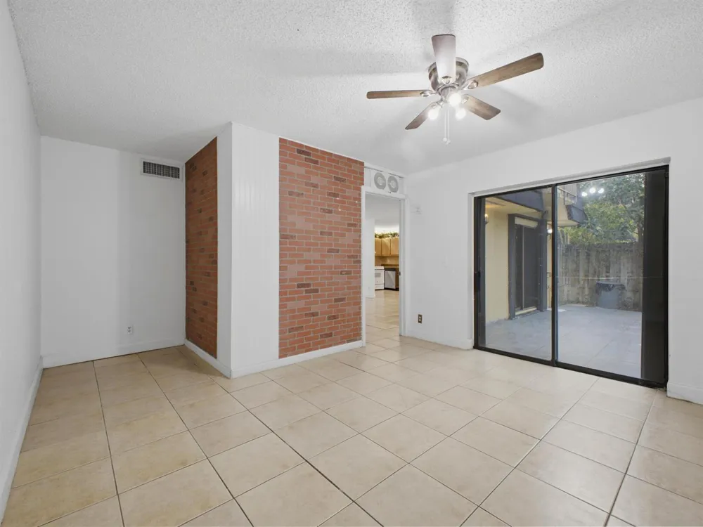 105 Woodland Road Palm Springs, FL 33461