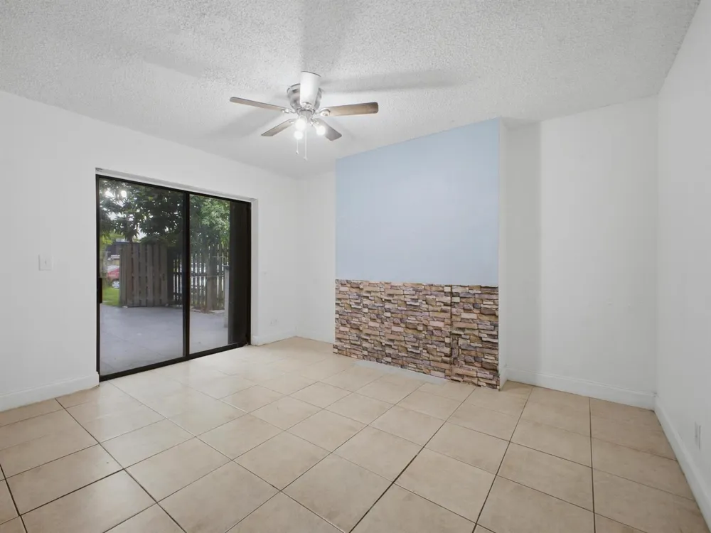 105 Woodland Road Palm Springs, FL 33461