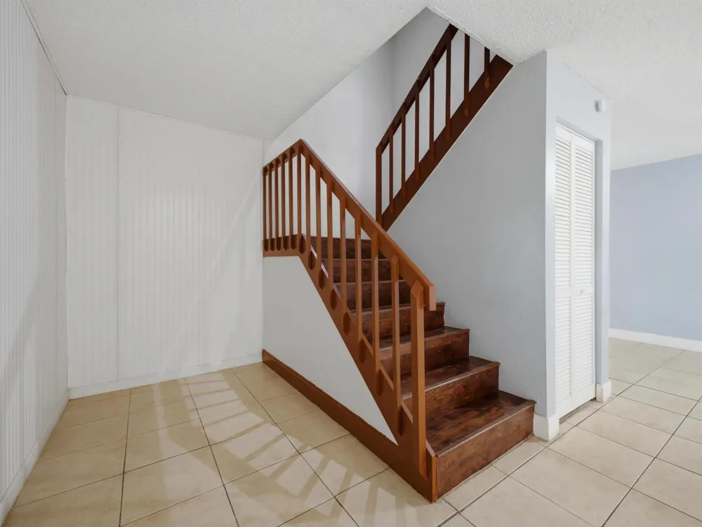105 Woodland Road Palm Springs, FL 33461